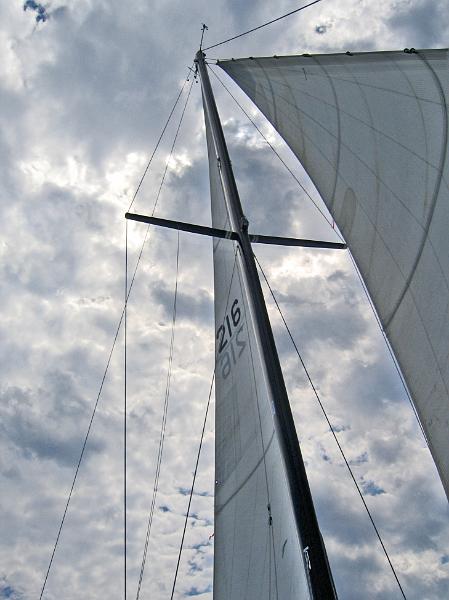 wavemagic_sailing20.JPG - New Mast- Main and Blade Jib
